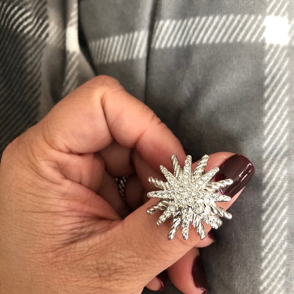 Star/snowflake cocktail ring with rhinestones - Picture 2 of 5